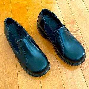 Ladies Work Shoes. Size 7.5. Shoes For Crews brand. Composite toe. New condition